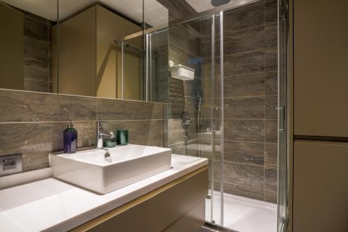 a bathroom with a sink and a shower at Flat w City View Wall 5 min to Mall of Istanbul in Istanbul