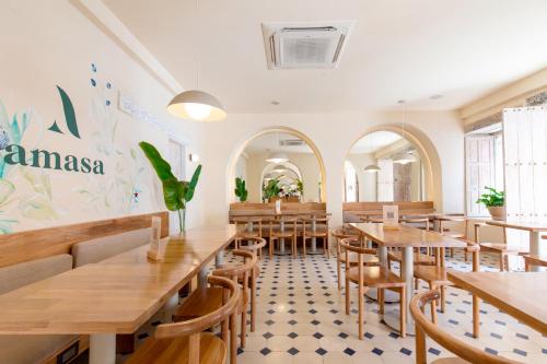 a dining room with wooden tables and chairs at B Haus Hotel Boutique in Cartagena de Indias