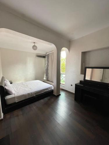 a bedroom with a bed and a flat screen tv at Duplex a Sidi Bouzid in Sidi Bouzid