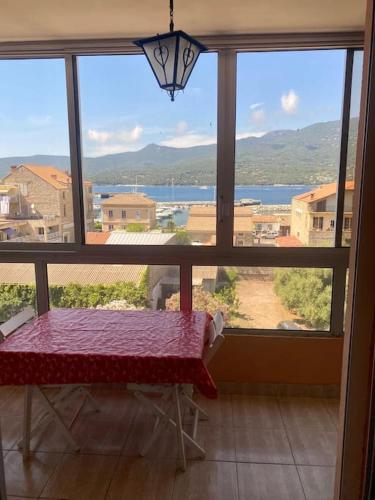 a table in a room with a large window at Studio plein centre ville in Propriano