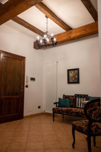 a living room with a couch and a wooden door at Affittacamere la Torre in Marzabotto