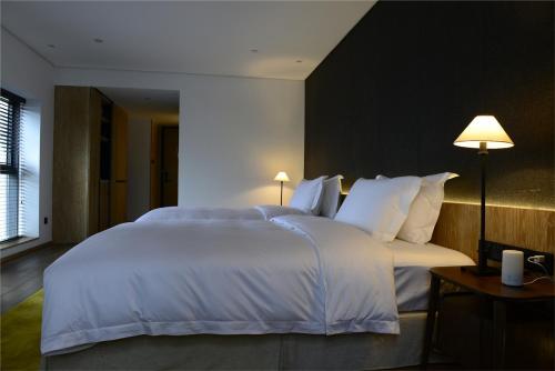 Ένα ή περισσότερα κρεβάτια σε δωμάτιο στο David's Deer Hotel