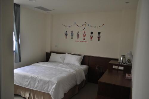 a hotel room with a bed and a sign on the wall at Frank B&B in Jincheng