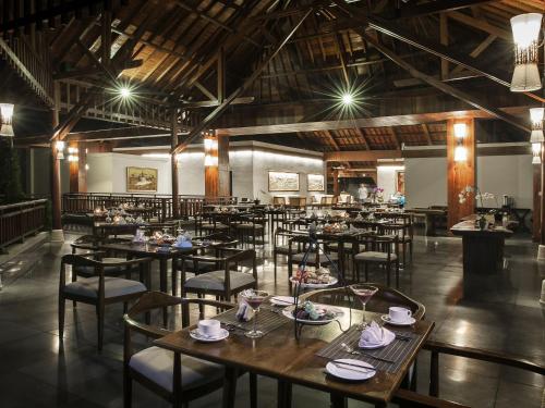 Un restaurante o sitio para comer en Ubud Wana Resort