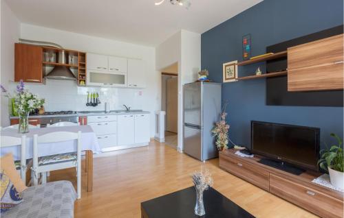 Beach Front Apartment In Umag With Wifi
