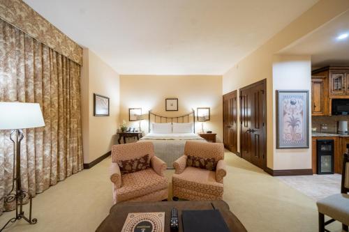 Giường trong phòng chung tại Hotel Granduca Houston