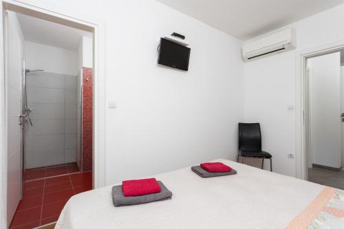 En eller flere senger på et rom på Villa Krnica