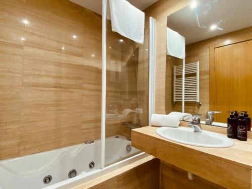 a bathroom with a sink and a bath tub at Blue Ocean Apartment in A Coruña