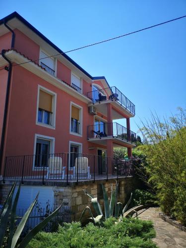 Apartment & Rooms Lilis