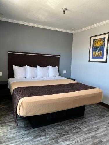 a bedroom with a large bed in a room at Laguna Inn and Suites in San Juan Capistrano