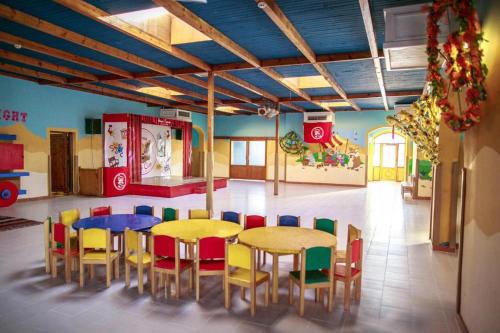 a classroom with tables and chairs in a room at Appartamento Elisir Domina Coral Bay in Sharm El Sheikh
