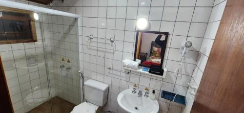 Ένα μπάνιο στο Hortensias Pousada Boutique - Piscina Aquecida 37 Graus e Fire Pit a Gas - Aceita PET