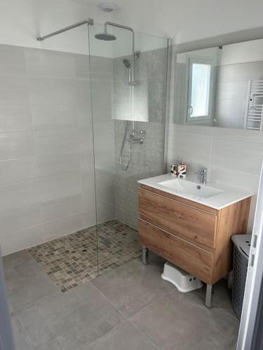 Salle de bains dans l'établissement Vacances en Ardèche 