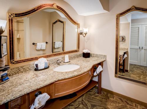 a bathroom with a sink and a mirror at Rosen Shingle Creek Universal Blvd in Orlando