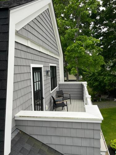 a patio with a table and chairs on a house at Grasshopper Inn in Ogunquit