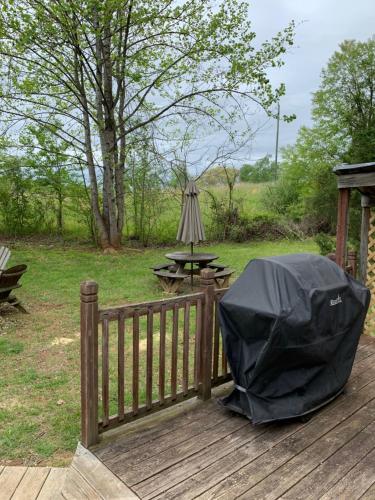 a black tarp on a wooden deck with a picnic table at Heartstone Country Retreat in Buena Vista
