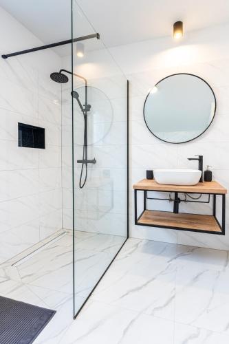 Ένα μπάνιο στο Apartments & Rooms Klemenc