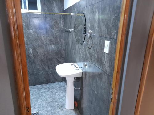 a bathroom with a sink and a shower at Linda vista in Arroyo de Los Patos