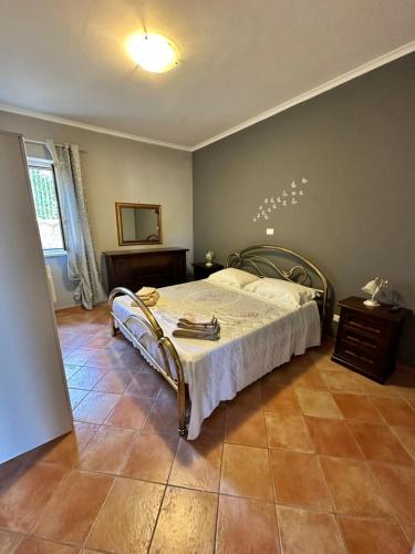 a bedroom with a bed and a tiled floor at Casa Fiorella in Fiano Romano