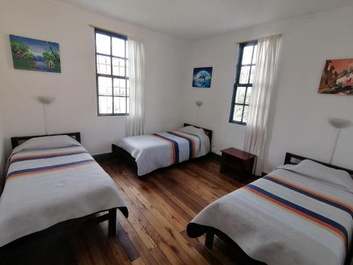 Postel nebo postele na pokoji v ubytování Galapagos Natural Life Hostel