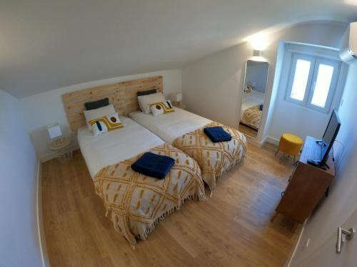Lisbon, T2 renewed duplex with river view, Beato