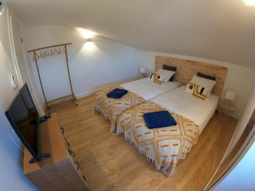 Lisbon, T2 renewed duplex with river view, Beato