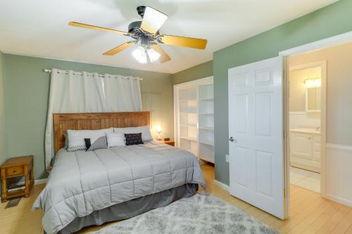 een slaapkamer met een bed en een plafondventilator bij Spacious Yellville Retreat with Deck and Balcony in Yellville