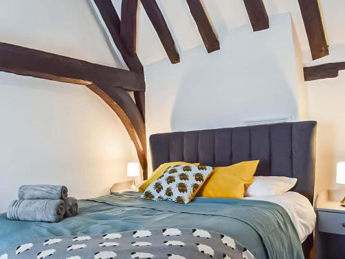 a bedroom with a bed with a blue comforter at Hive Mews in Abingdon