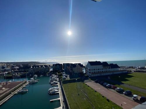 Deauville, Superbe F4 - Marina - double expo vue mer rare !
