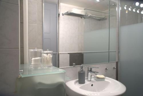 Artistico Two-Bedroom Apartment in Kolonaki