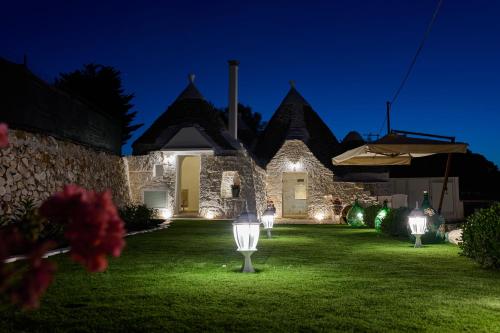 Taman di luar I Trulli di Cosimo Luxury