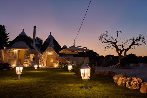 Taman di luar I Trulli di Cosimo Luxury