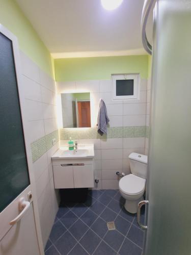 A bathroom at Rental House Tale