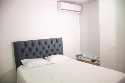 Säng eller sängar i ett rum på Hermoso Apartamento en el Norte
