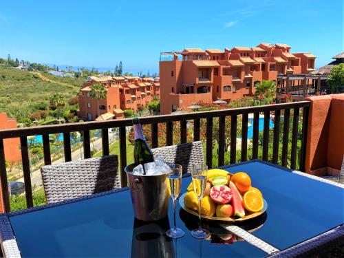 Sea View Penthouse Apartment with Hot Tub - Casa Bella Vista, Buenas Noches , Estepona