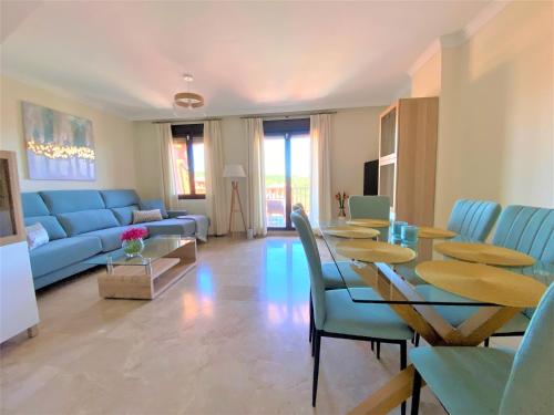 Sea View Penthouse Apartment with Hot Tub - Casa Bella Vista, Buenas Noches , Estepona