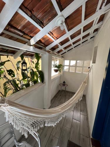 a hammock in the balcony of a house at Villa Aconchego Corrêas Itaipava in Petrópolis
