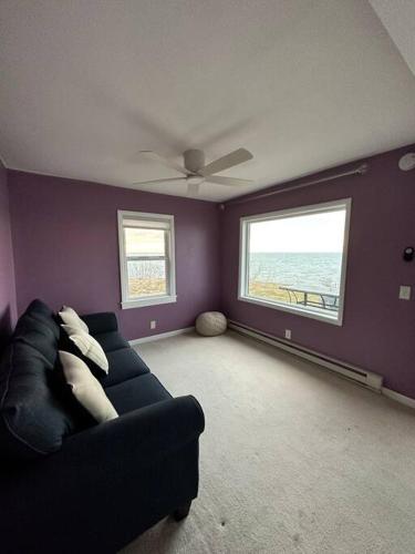Χώρος καθιστικού στο Lakefront Home w/Brilliant Views