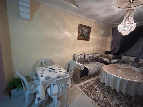 Ruang duduk di أشقار طنجة