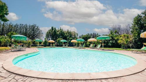 Bazén v ubytovaní Masseria Pisciani alebo v jeho blízkosti