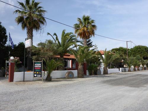 a street with palm trees in front of a building at Studios Resbithas in Gythio