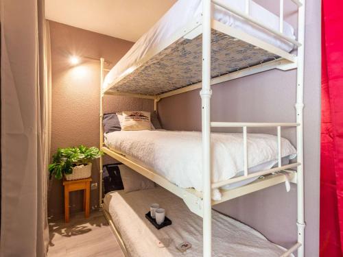a bunk bed in a room with a white bunk bed at Appartement Saint-Lary-Soulan, 2 pièces, 4 personnes - FR-1-296-472 in Saint-Lary-Soulan