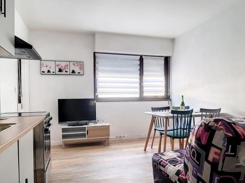 Charmant T2 rénové à 300m de la plage avec parking privé à Courseulles-sur-Mer - FR-1-746-3