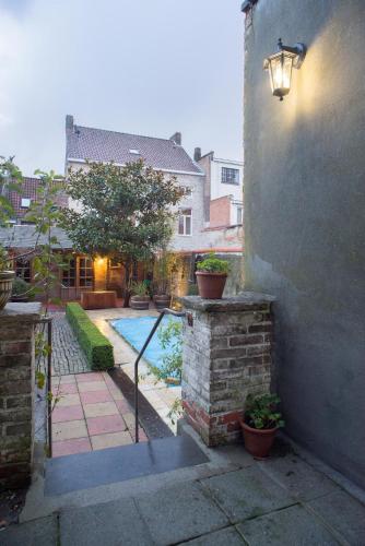 สระว่ายน้ำที่อยู่ใกล้ ๆ หรือใน B&B Coupure