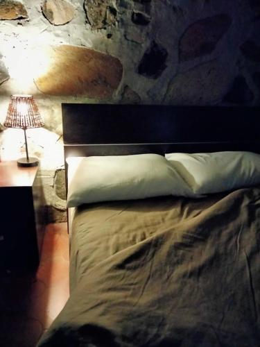 Giường trong phòng chung tại Casita en el bosque
