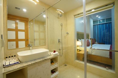 Koupelna v ubytování ECONOH HOTEL