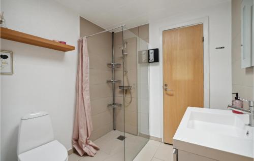 Koupelna v ubytování 3 Bedroom Awesome Home In Thyholm