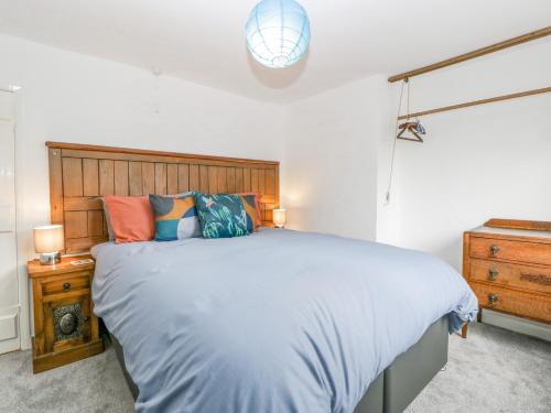 Una cama o camas en una habitación de Kingfisher