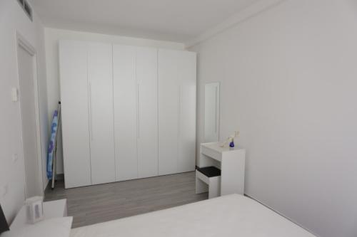 a white room with white walls and a white table at La Suite del Borgo in Bovalino Marina