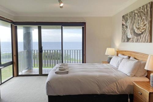 Katil atau katil-katil dalam bilik di Augusta Beachfront - Watch the whales go by